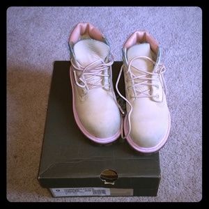 Toddler sz 9 Timberland boots. Shows wear